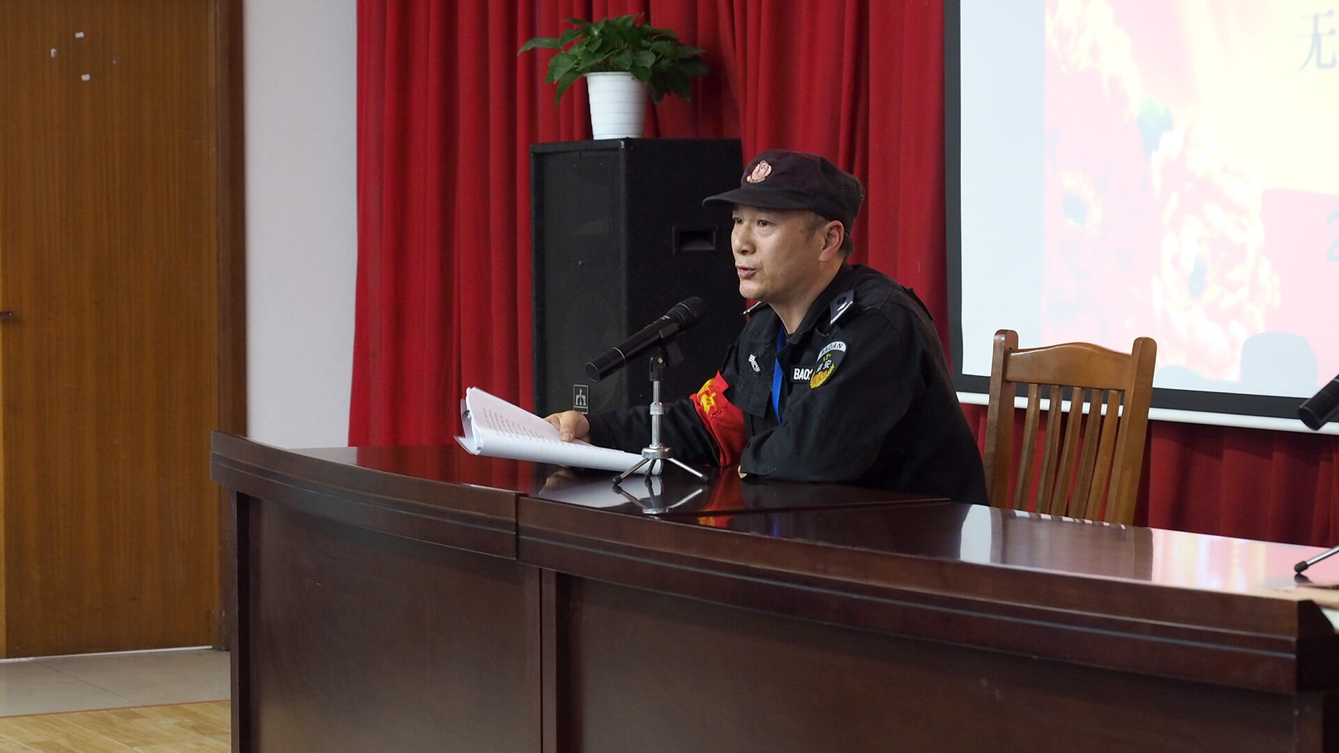 劉潭服裝廠職代會(huì)