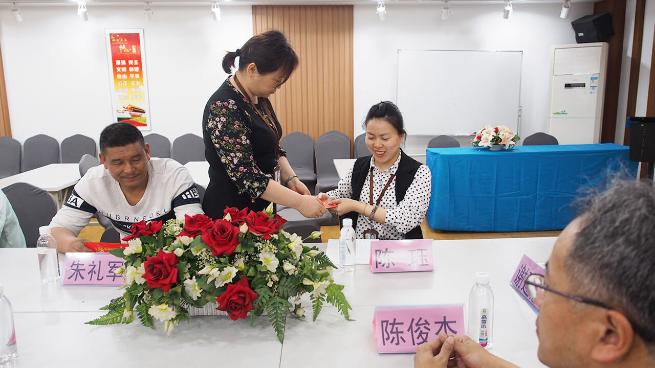 劉潭服裝廠先進員工座談會