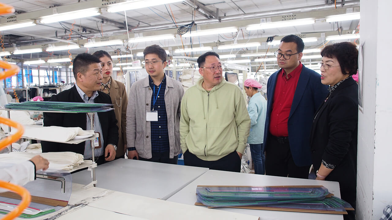 單仁博士蒞臨劉潭服裝廠