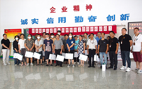 “炎炎夏日關(guān)愛員工”劉潭服裝廠工會為員工送清涼