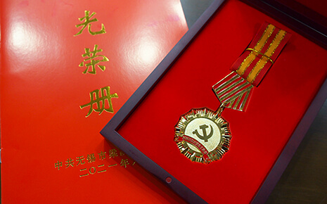 劉潭服裝廠總經(jīng)理錢玉萍參加梁溪區(qū)慶祝建黨百年座談會