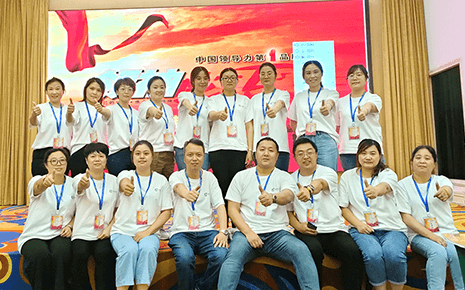 劉潭服裝廠參加第993期《領(lǐng)袖的風(fēng)采》總裁班課程