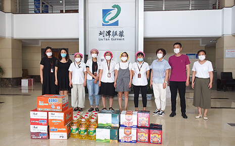 黃巷街道總工會到劉潭服裝廠慰問受災(zāi)家庭員工