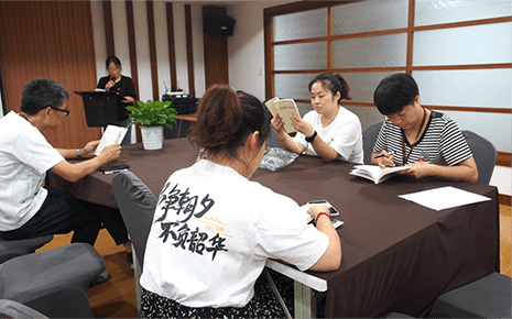 劉潭服裝廠學(xué)黨史活動(dòng)：走的再遠(yuǎn)也不能忘記來(lái)時(shí)的路