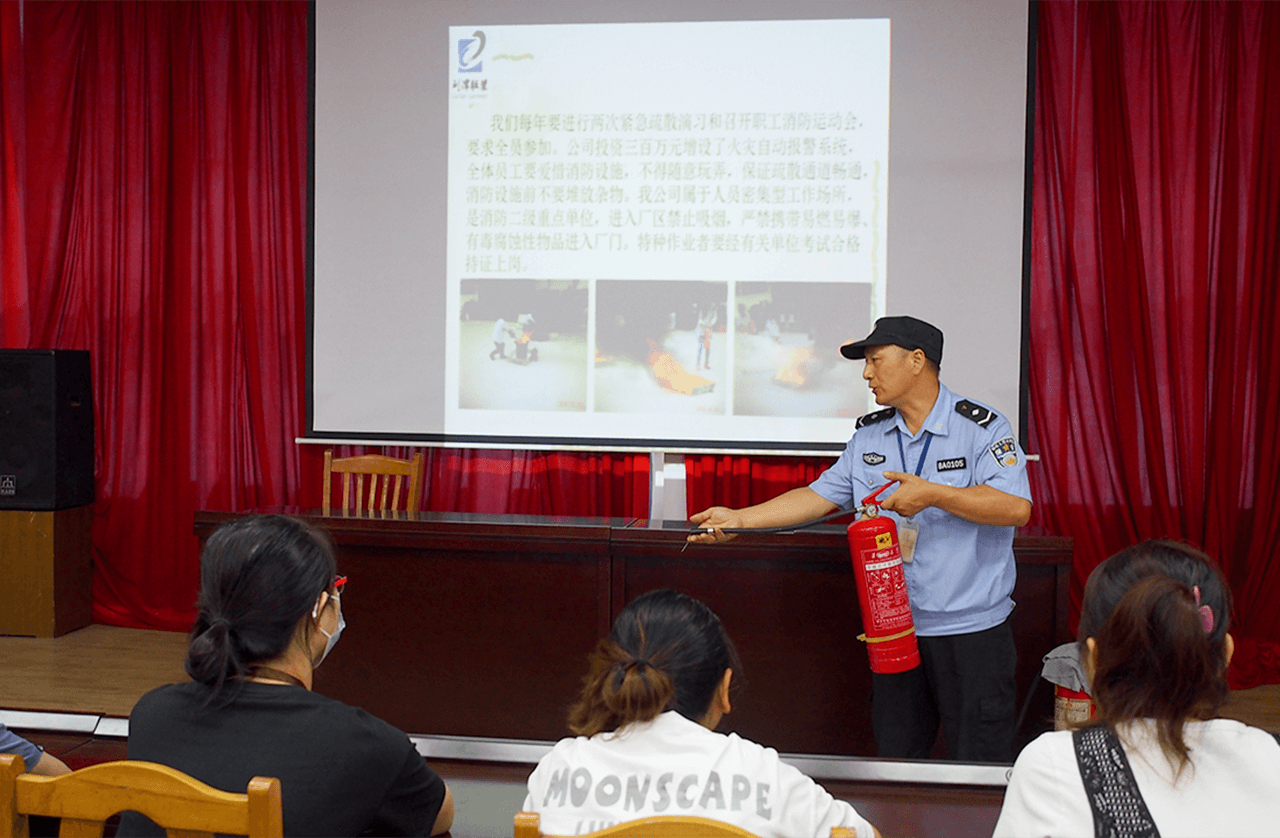 劉潭服裝廠召開新員工安全培訓(xùn)