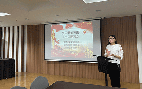 劉潭服裝廠組織愛國教育觀影活動