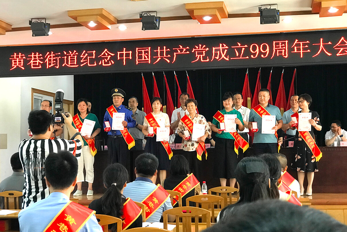 劉潭服裝抗疫先鋒