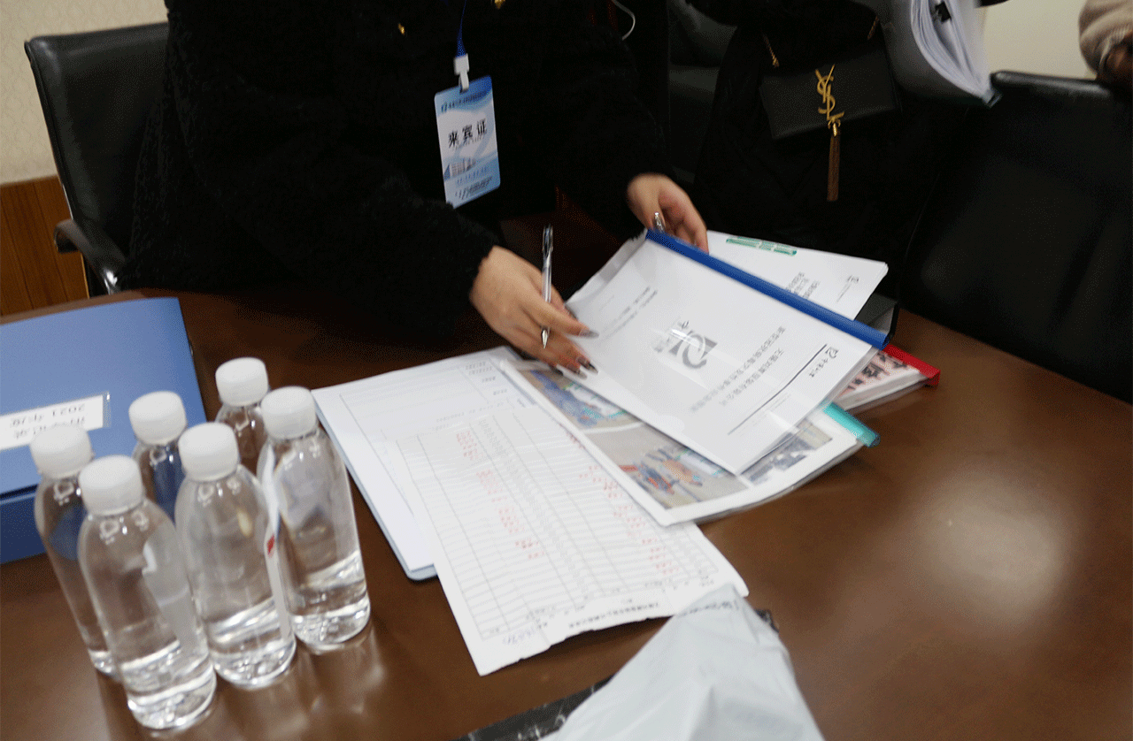 劉潭服裝筑牢嚴(yán)密防線(xiàn)