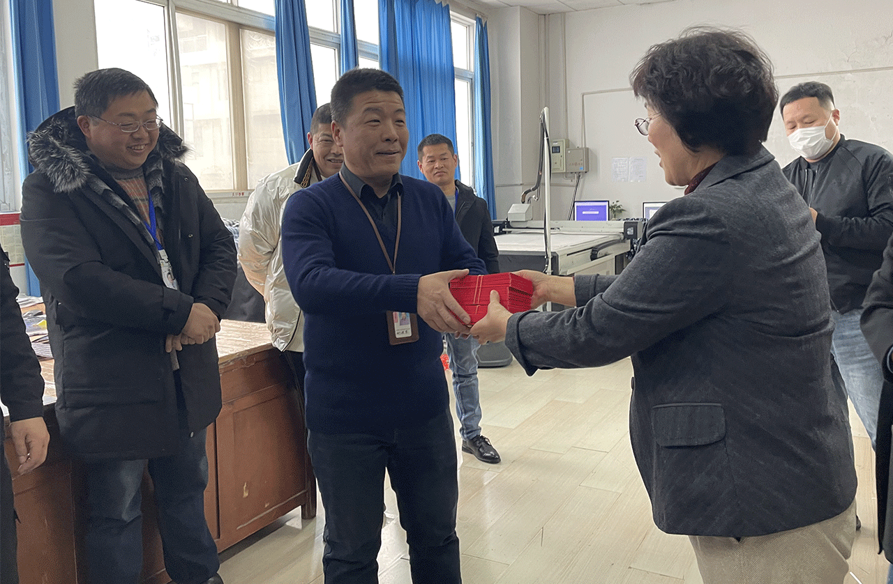 劉潭服裝廠團(tuán)拜送祝福