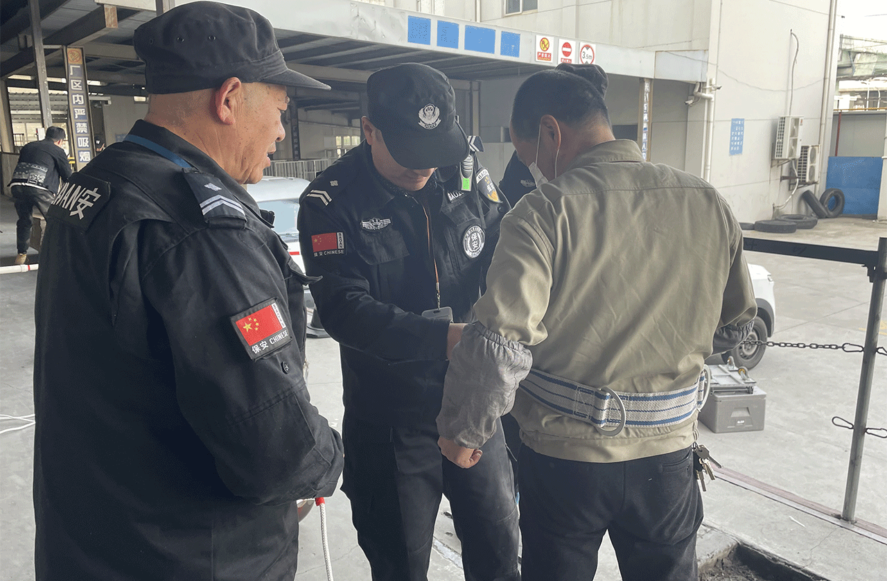 劉潭服裝廠開展有限空間應(yīng)急演練