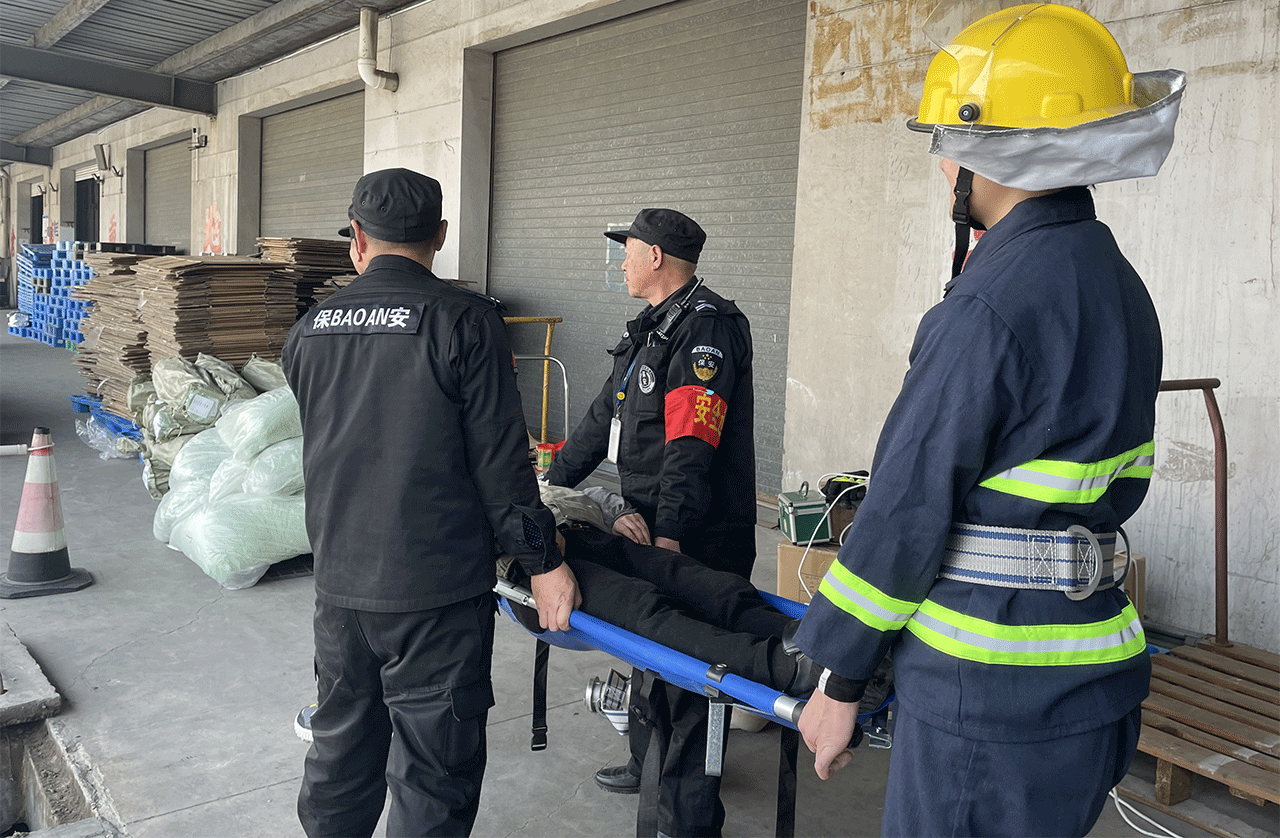 劉潭服裝廠開展有限空間應(yīng)急演練