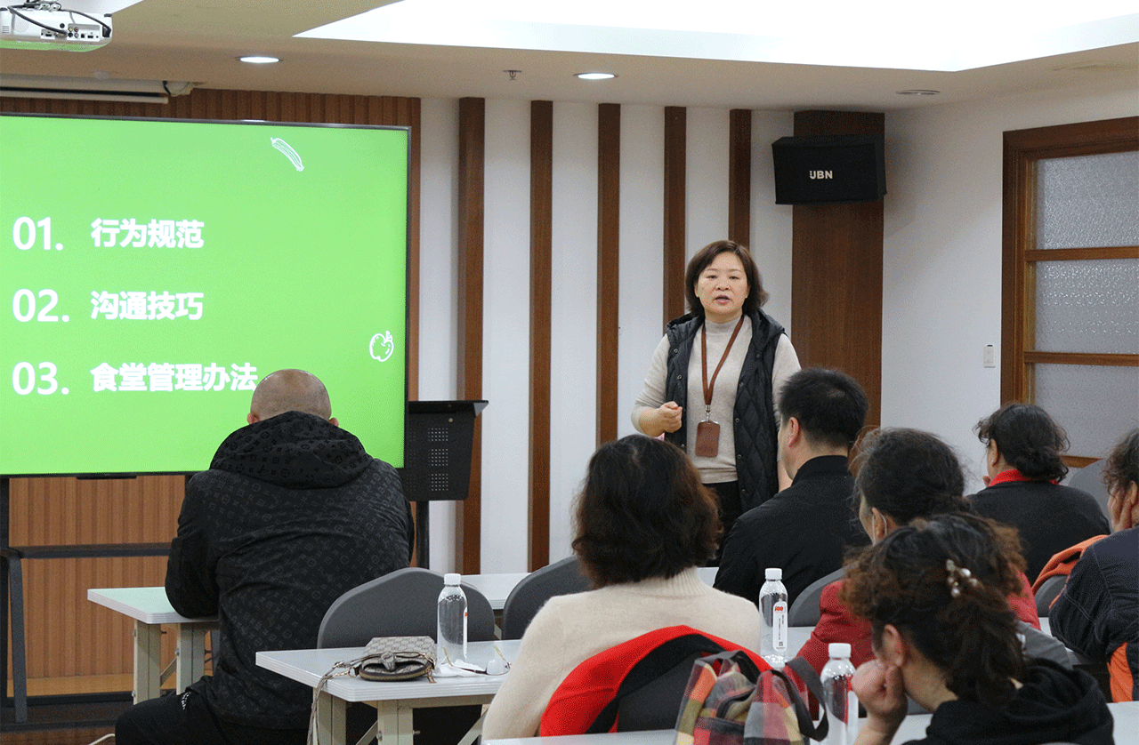 劉潭服裝廠開展食堂操作規(guī)范培訓(xùn)