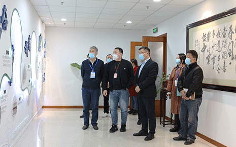 區(qū)委一行走訪劉潭服裝廠