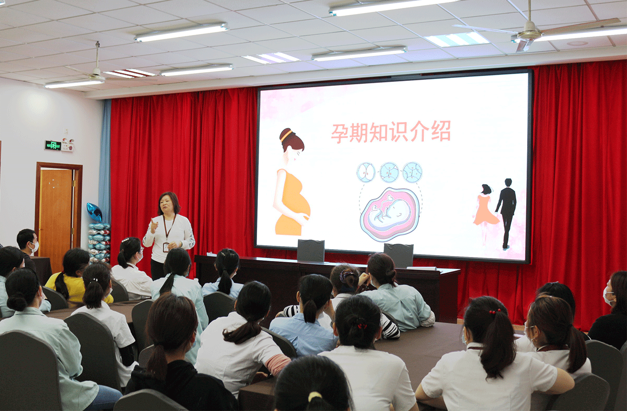 劉潭服裝開展孕期知識(shí)大講堂