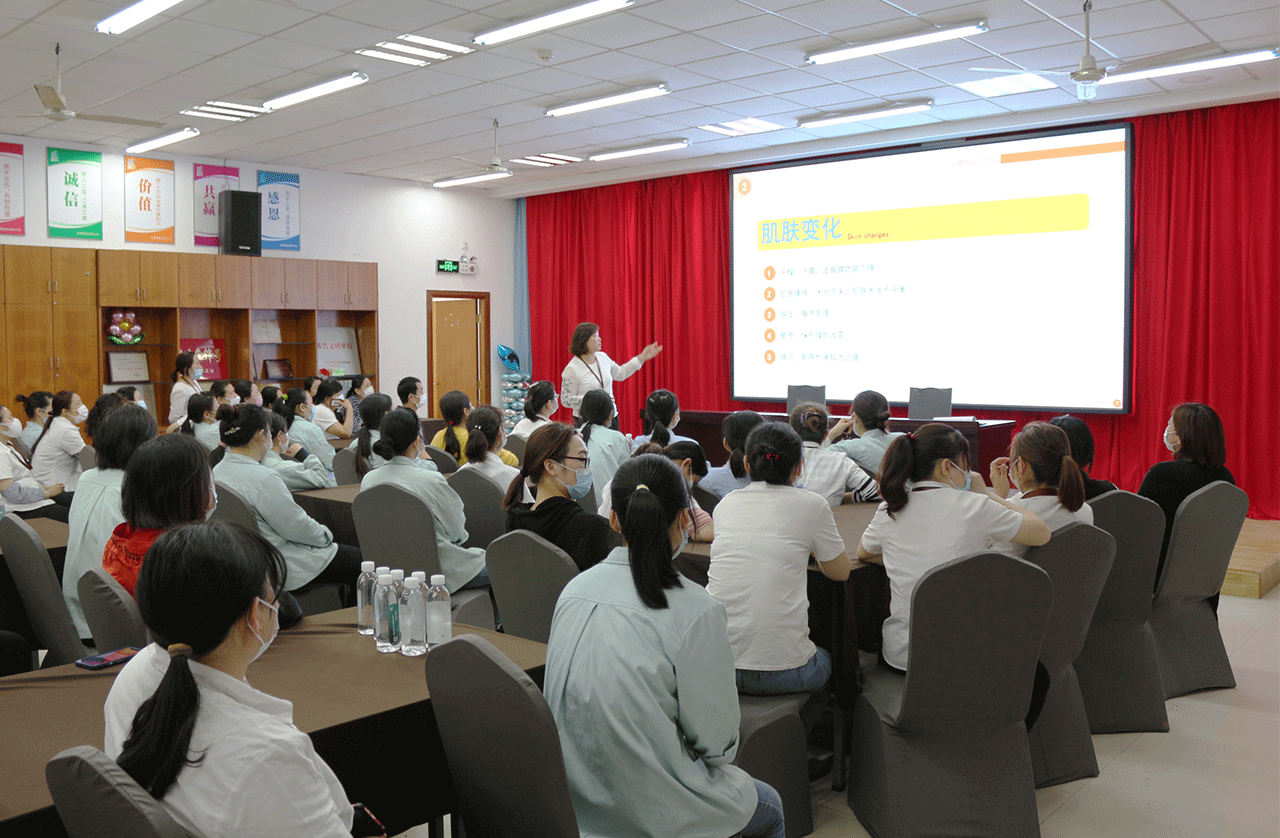 劉潭服裝開展孕期知識(shí)大講堂
