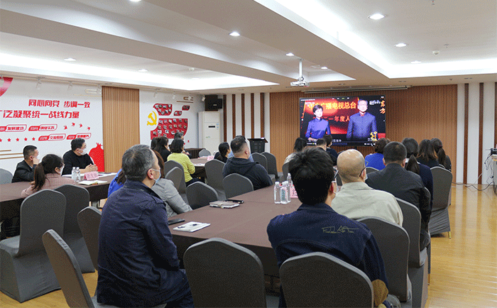 劉潭服裝廠組織觀看《學(xué)習(xí)榜樣篇章》專題黨課