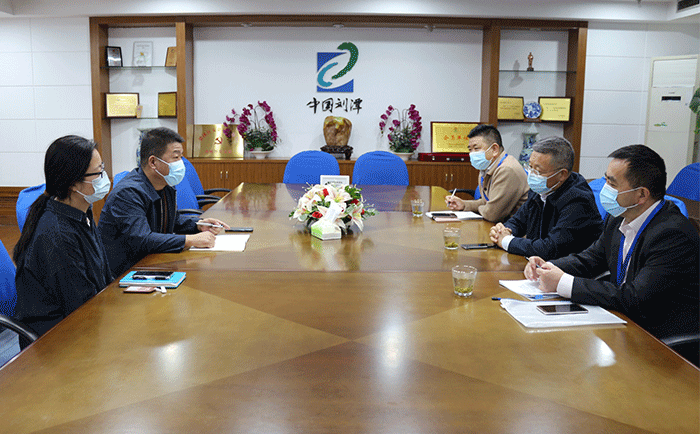 工信局領(lǐng)導(dǎo)蒞臨劉潭服裝廠走訪慰問(wèn)