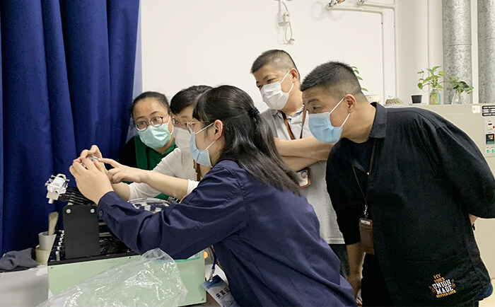 歡迎南京海關(guān)講師蒞臨劉潭服裝廠指導(dǎo)