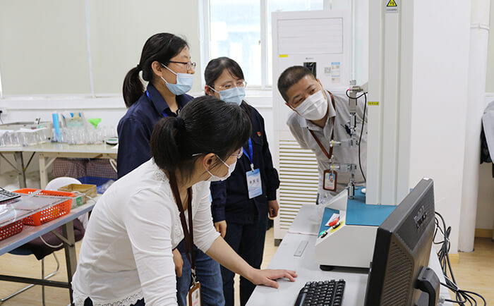 歡迎南京海關(guān)講師蒞臨劉潭服裝廠指導(dǎo)