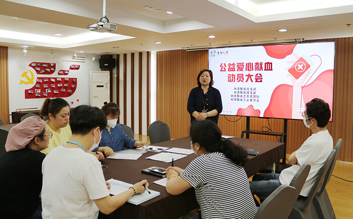 劉潭服裝廠召開(kāi)無(wú)償獻(xiàn)血?jiǎng)訂T大會(huì)