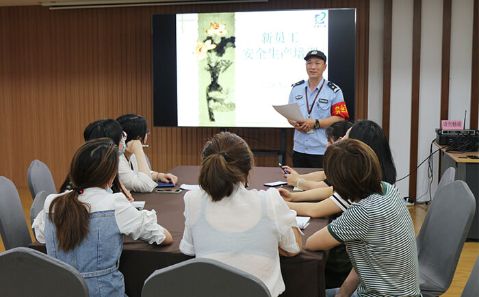 劉潭服裝廠開展新入職員工安全生產(chǎn)培訓(xùn)