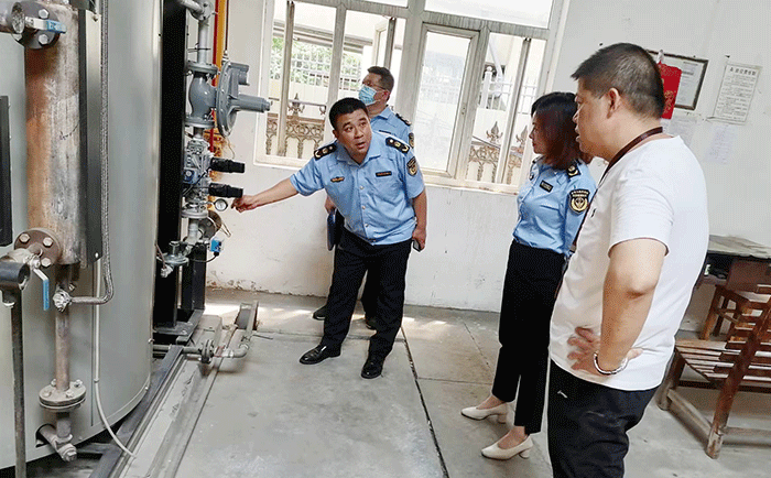 街道應(yīng)急辦到訪劉潭服裝開展燃?xì)獍踩珜ｍ?xiàng)檢查活動