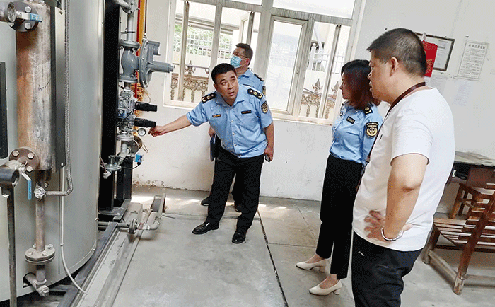 街道應(yīng)急辦到訪劉潭服裝開展燃?xì)獍踩珜ｍ棛z查活動