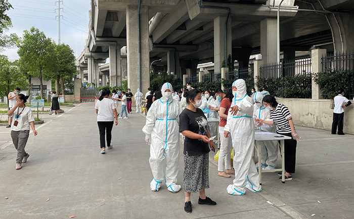 核酸檢測(cè)進(jìn)企業(yè)，劉潭服裝廠開展全員核酸檢測(cè)