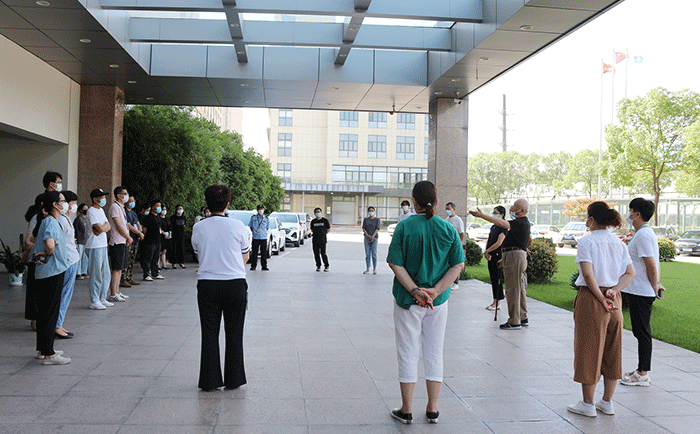 劉潭服裝廠召開疫情防控工作會議