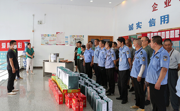 夏日送清涼，工會(huì)關(guān)懷沁人心——?jiǎng)⑻斗b開展慰問(wèn)活動(dòng)