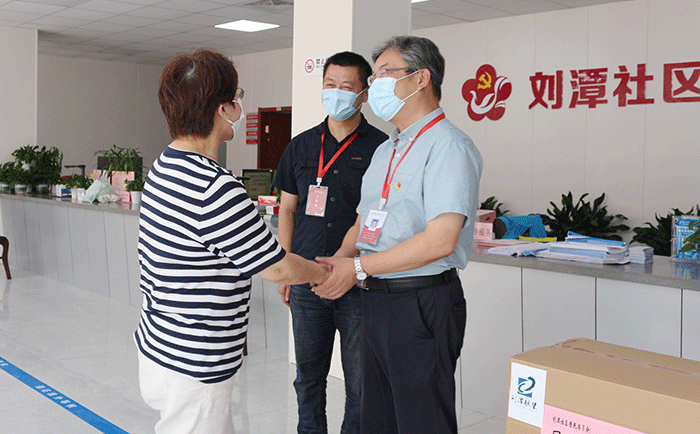 劉潭服裝為一線工作者捐贈物資