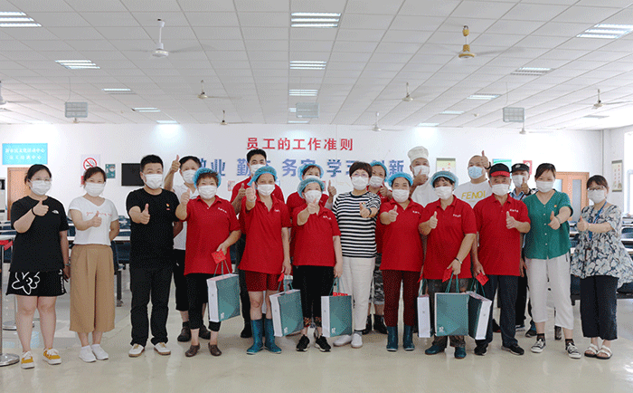 錢總慰問劉潭服裝食堂一線員工