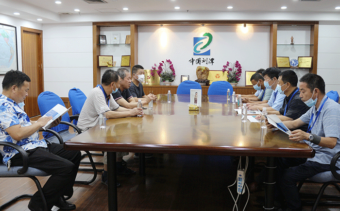 淮安領(lǐng)導(dǎo)一行蒞臨劉潭服裝走訪參觀