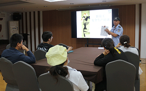 劉潭服裝廠開(kāi)展新員工入職崗前培訓(xùn)