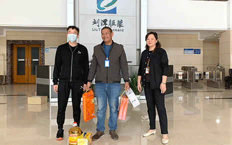 黃巷街道到訪劉潭服裝開展慰問困難職工活動