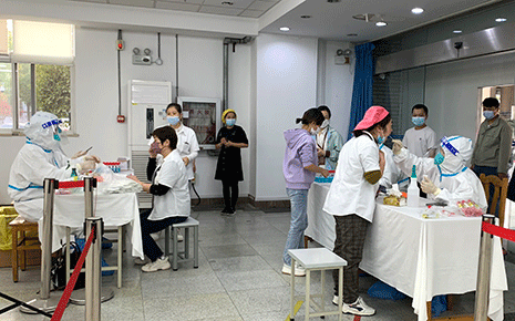 核酸檢測(cè)進(jìn)企業(yè)，劉潭服裝開展全員核酸檢測(cè)