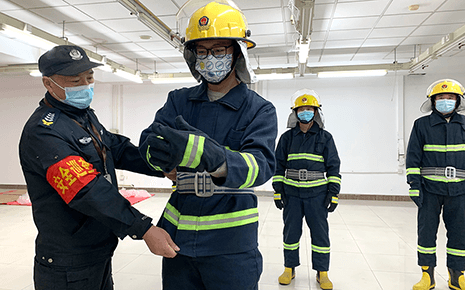 落實(shí)防火責(zé)任—?jiǎng)⑻斗b開(kāi)展微型消防站拉動(dòng)演練