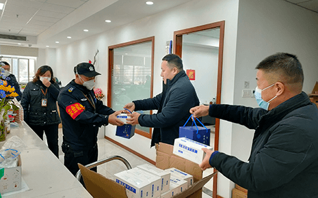 劉潭服裝員工收到暖心新年伴手禮