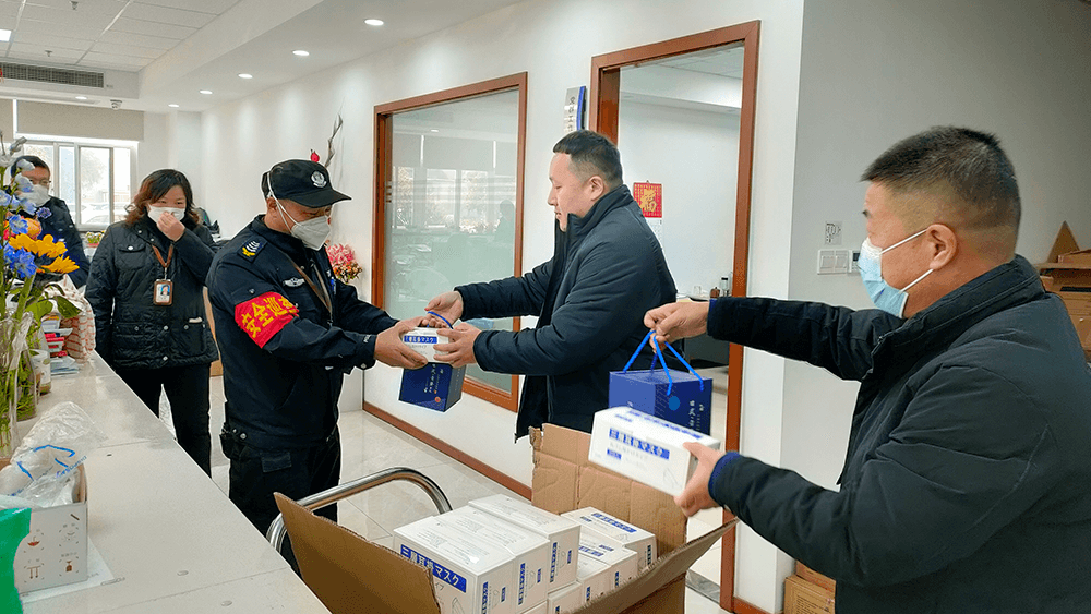 劉潭服裝員工收到暖心新年伴手禮