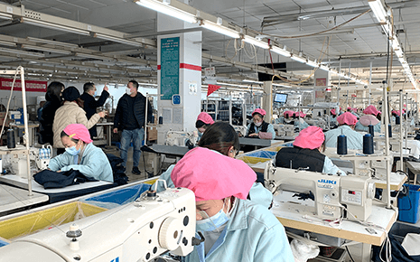 熱烈歡迎江蘇銀行領(lǐng)導(dǎo)帶隊(duì)走訪劉潭服裝