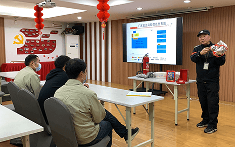 劉潭服裝開展微型消防站消防員逃生應(yīng)急包操作使用培訓(xùn)