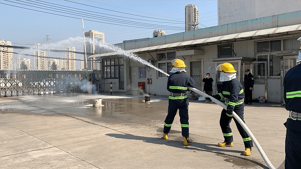 劉潭服裝微型消防站消防員春季消防演練