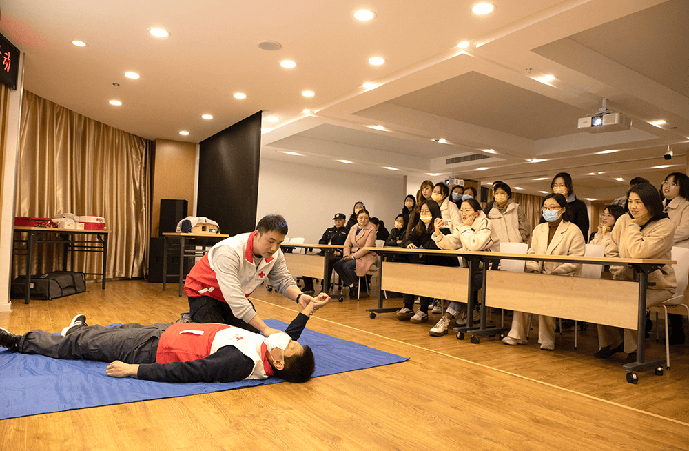 劉潭服裝參加紅十字應(yīng)急救護(hù)培訓(xùn)基地專項(xiàng)行動(dòng)