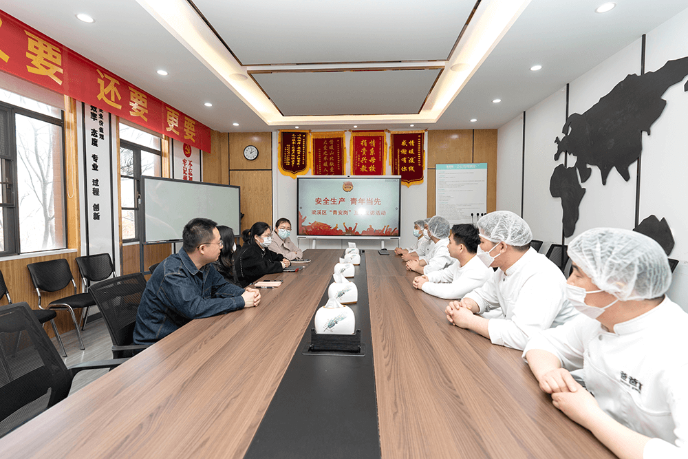 劉潭服裝聯(lián)合爸爸糖餐飲開展青安崗互學(xué)互訪活動(dòng)