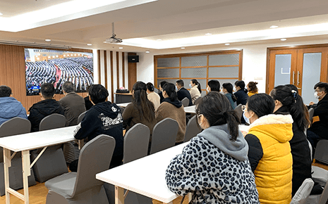 劉潭服裝：學(xué)習(xí)貫徹會(huì)議精神 凝聚奮進(jìn)力量