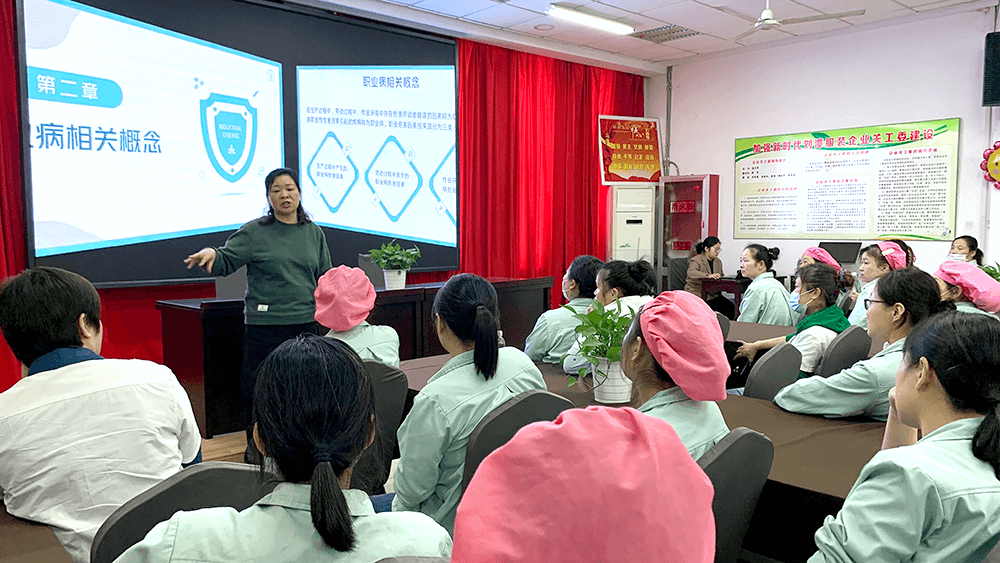 劉潭服裝員工學(xué)習(xí)職業(yè)病防治