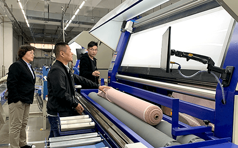 AI面料視覺(jué)熒光檢測(cè)設(shè)備助力劉潭服裝智能升級(jí)