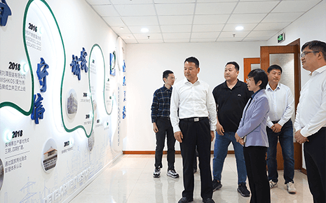 熱烈歡迎省、市僑聯(lián)領(lǐng)導(dǎo)一行赴劉潭服裝調(diào)研