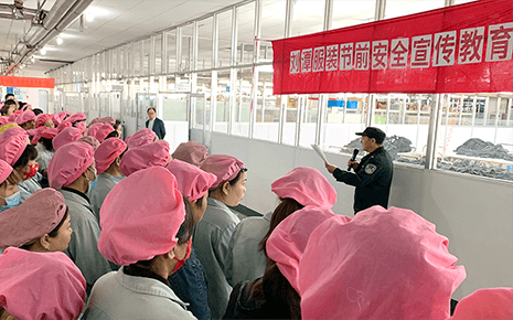劉潭服裝：扎實(shí)開展節(jié)前安全培訓(xùn) 樹牢安全生產(chǎn)防線