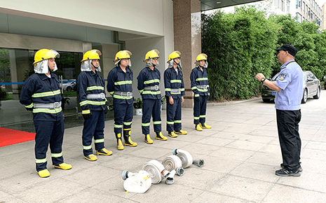 織密園區(qū)“防火網(wǎng)”：劉潭服裝開展微型消防站消防演練
